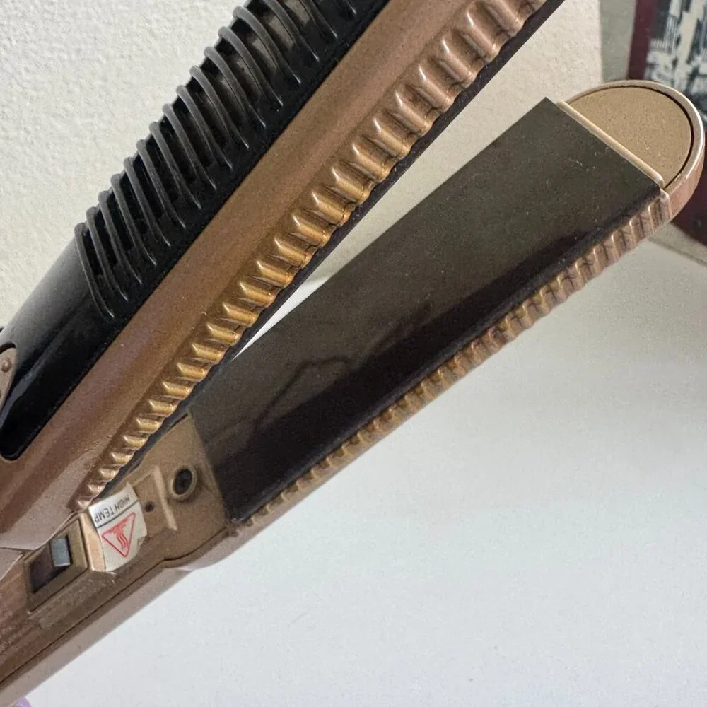 Hair Straightener / Flat Iron — Works & Heats Well (No Brand)